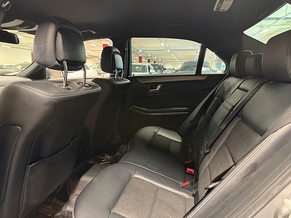 Mercedes-Benz E220 9 of 16