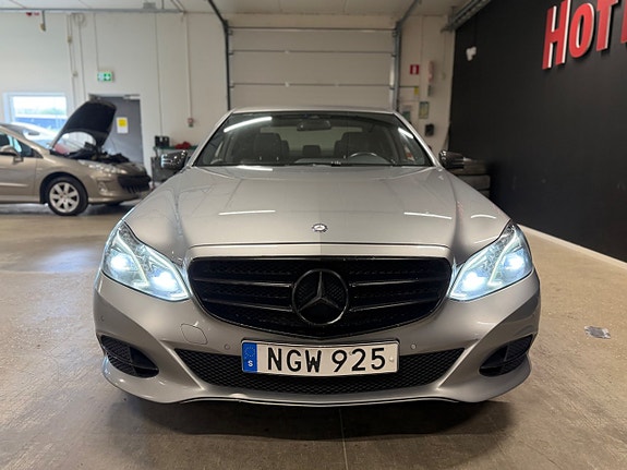 Mercedes-Benz E220 7 of 16