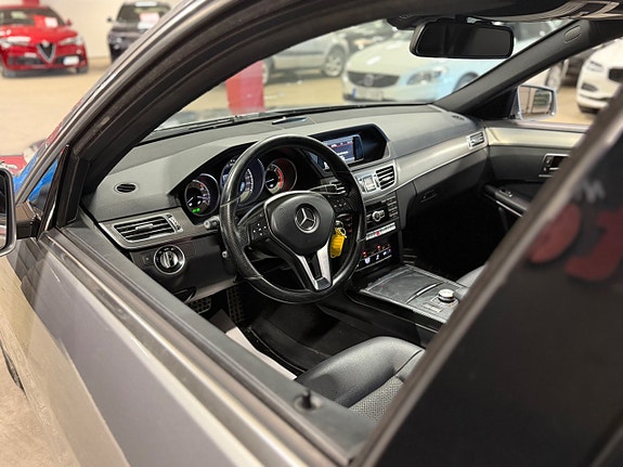 Mercedes-Benz E220 13 of 16