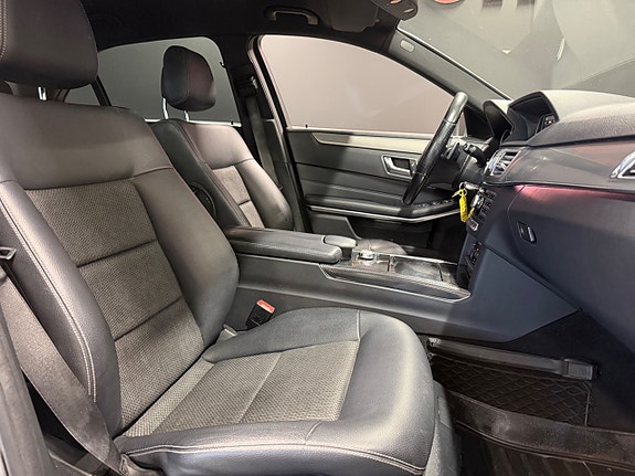 Mercedes-Benz E220 10 of 16