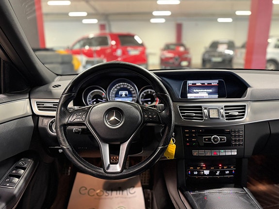 Mercedes-Benz E220 12 of 16
