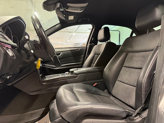 Mercedes-Benz E220 11 of 16