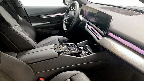 BMW 530e 3 of 9