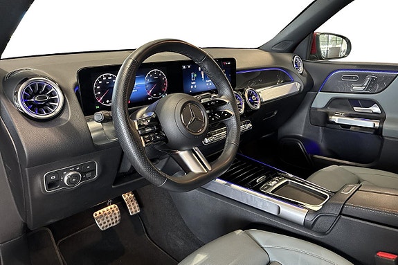 Mercedes-Benz GLB200 7 of 17