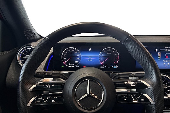 Mercedes-Benz GLB200 6 of 17