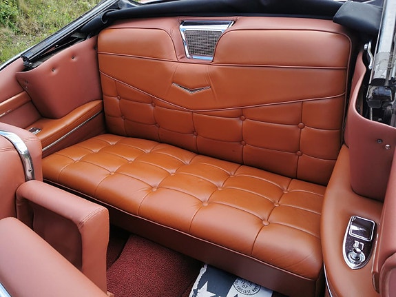 Cadillac Deville 3 of 5