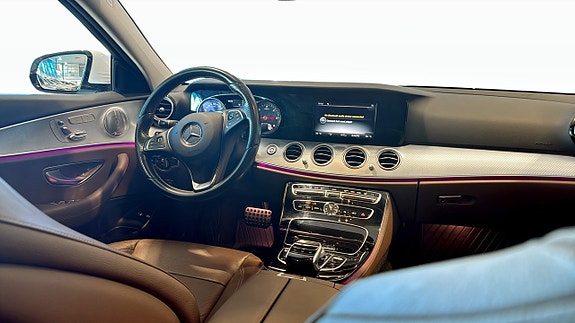 Mercedes-Benz E220 d 4 of 5