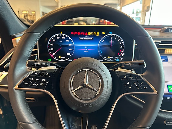 Mercedes-Benz E300 8 of 18