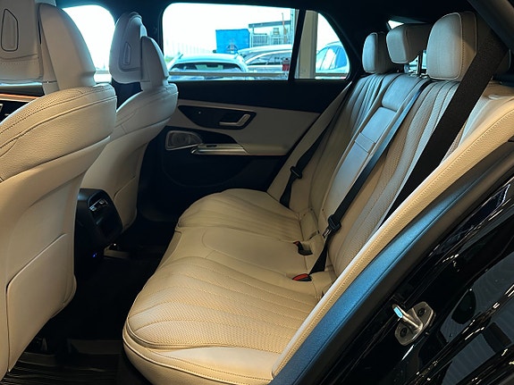 Mercedes-Benz E300 12 of 18