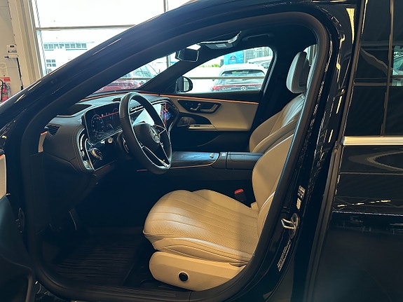 Mercedes-Benz E300 11 of 18
