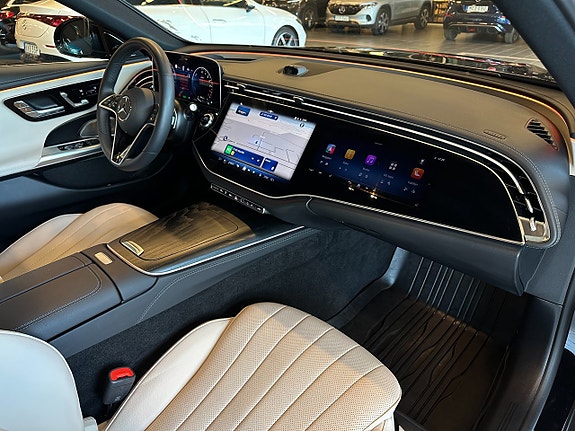 Mercedes-Benz E300 10 of 18