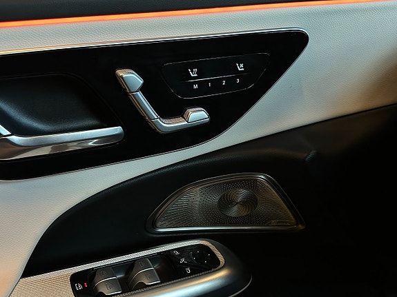 Mercedes-Benz E300 17 of 18