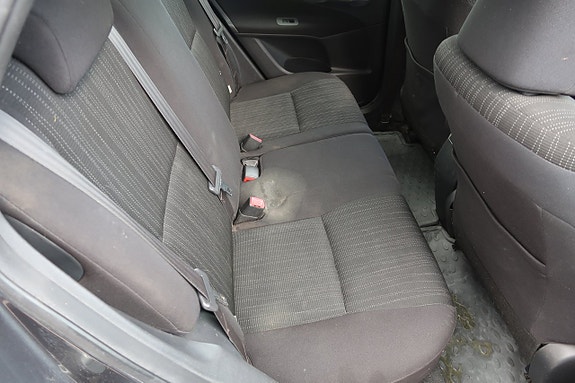 Toyota Auris 8 of 14