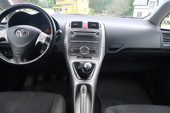 Toyota Auris 10 of 14