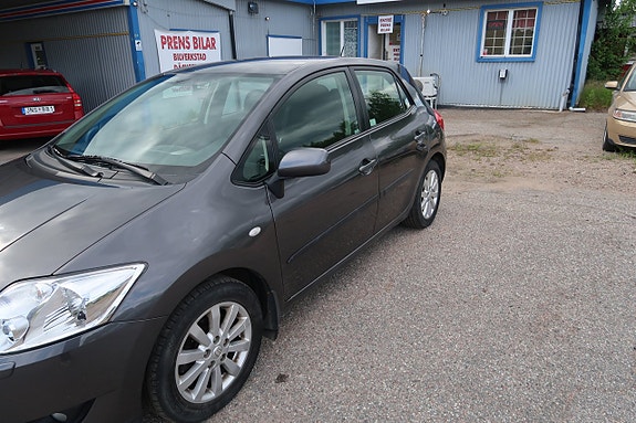 Toyota Auris 2 of 14