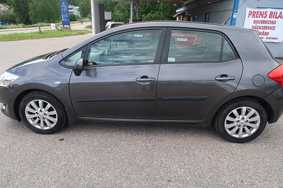 Toyota Auris 3 of 14