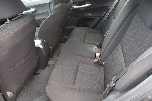 Toyota Auris 9 of 14