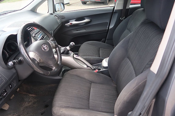 Toyota Auris 11 of 14