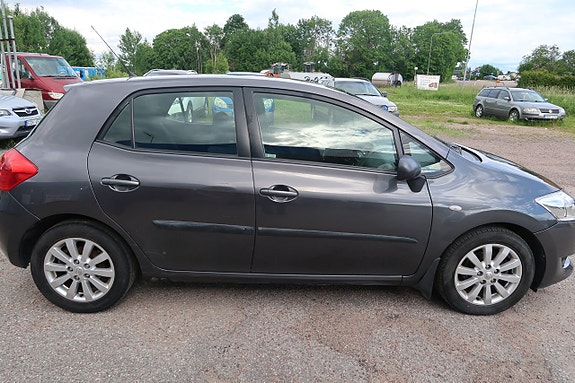Toyota Auris 5 of 14