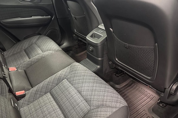 Volvo XC60 11 of 25