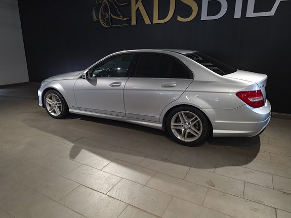Mercedes-Benz C180 3 of 5