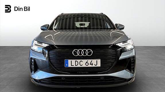 Audi Q4 e-tron 4 of 5