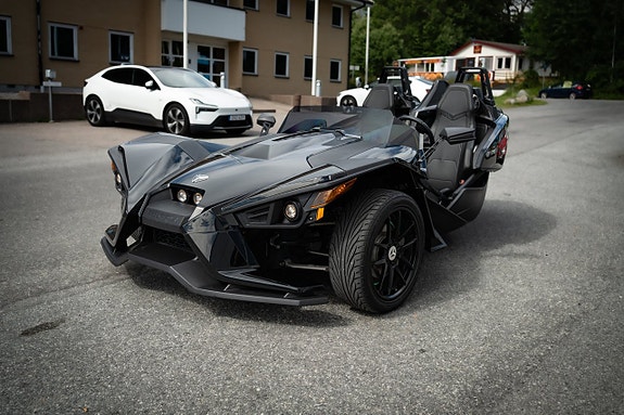 Polaris Slingshot 3 of 18