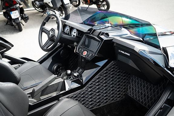 Polaris Slingshot 17 of 18