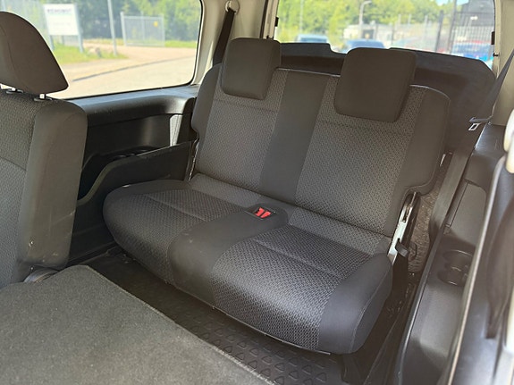 Volkswagen Caddy Maxi 23 of 24