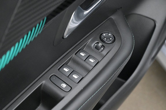 Peugeot e-208 12 of 27