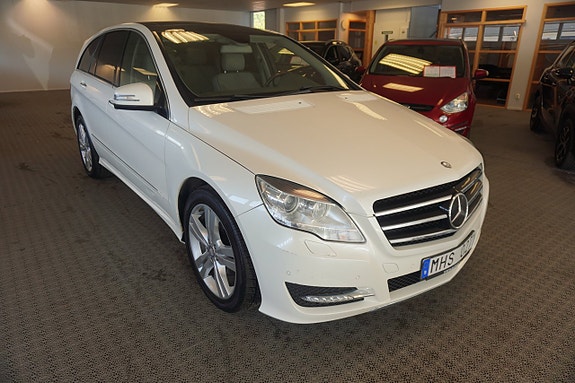 Mercedes-Benz R350 3 of 5