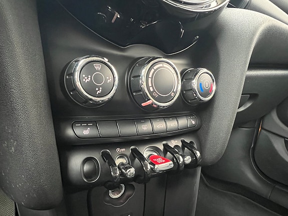 MINI Cooper 19 of 21