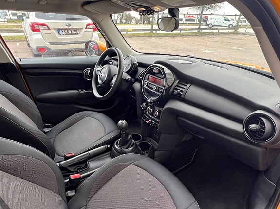MINI Cooper 12 of 21