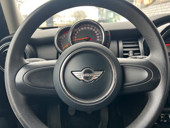 MINI Cooper 17 of 21