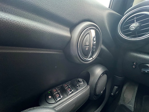 MINI Cooper 16 of 21