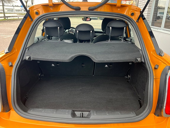 MINI Cooper 14 of 21