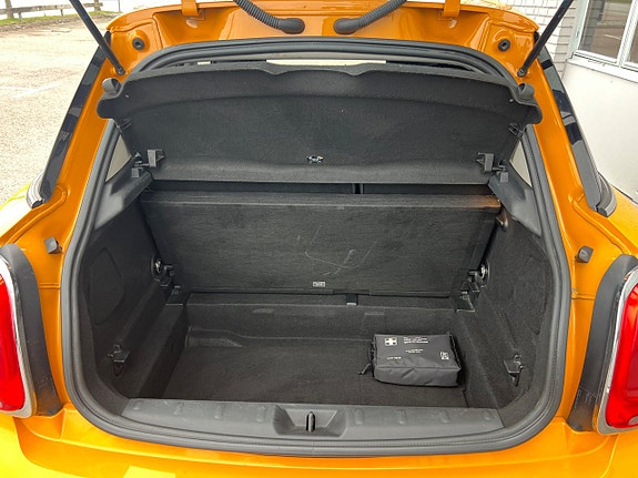 MINI Cooper 15 of 21