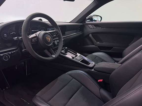 Porsche 911 Carrera 4 GTS 21 of 21