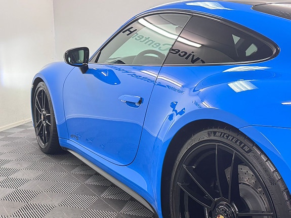 Porsche 911 Carrera 4 GTS 6 of 21