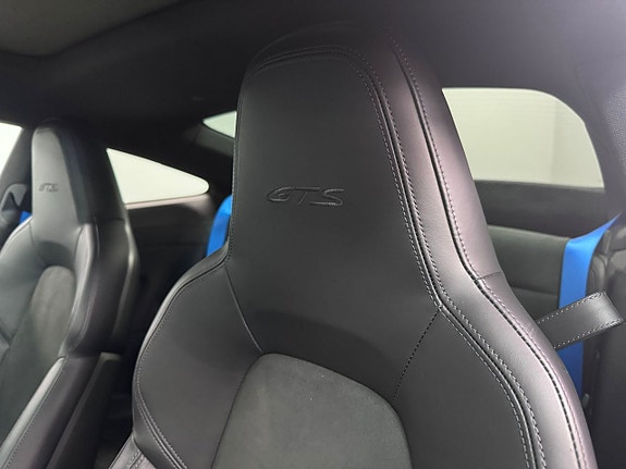 Porsche 911 Carrera 4 GTS 14 of 21