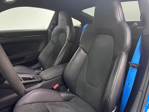 Porsche 911 Carrera 4 GTS 19 of 21