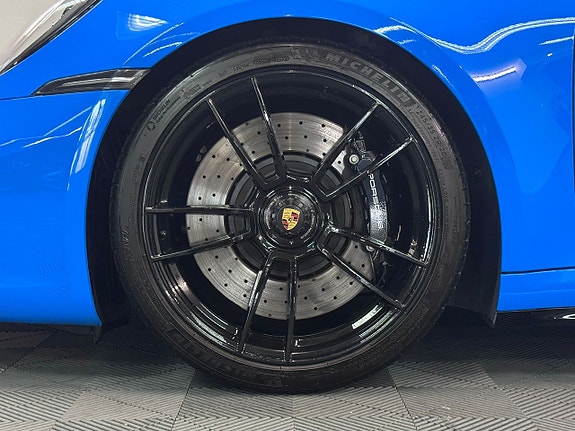 Porsche 911 Carrera 4 GTS 8 of 21