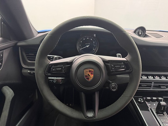 Porsche 911 Carrera 4 GTS 18 of 21