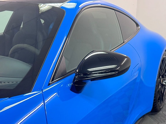 Porsche 911 Carrera 4 GTS 9 of 21