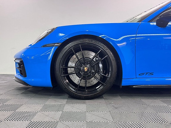 Porsche 911 Carrera 4 GTS 3 of 5