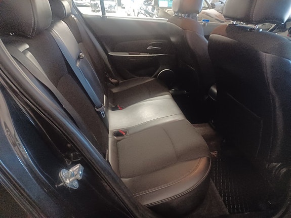 Chevrolet Cruze 9 of 16