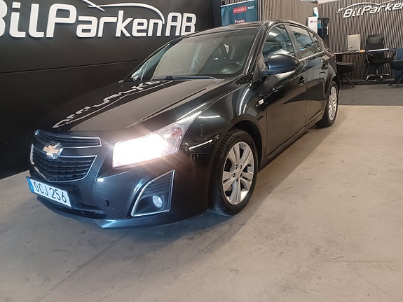 Chevrolet Cruze 2 of 5