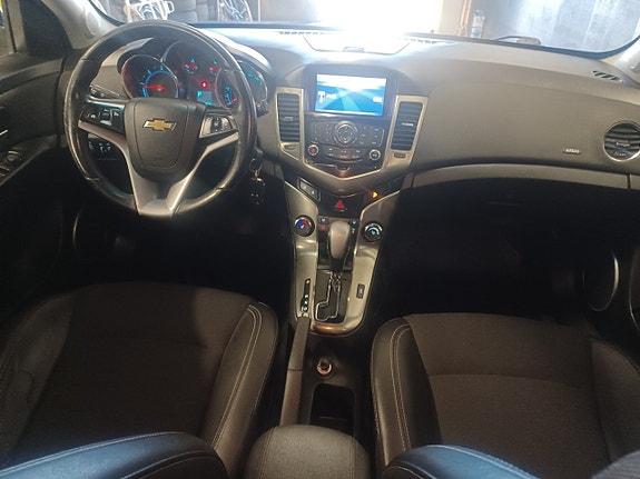 Chevrolet Cruze 10 of 16