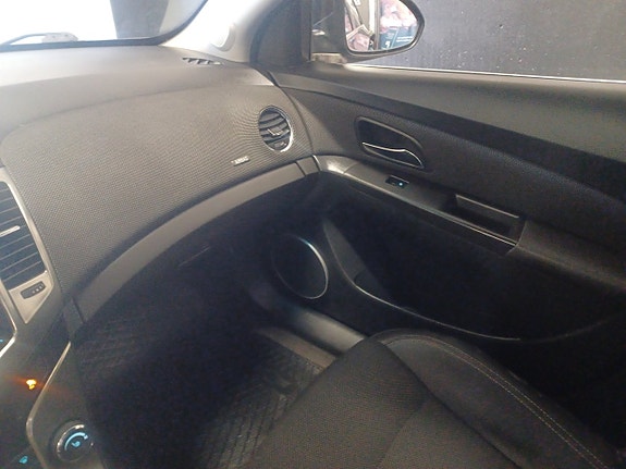 Chevrolet Cruze 16 of 16