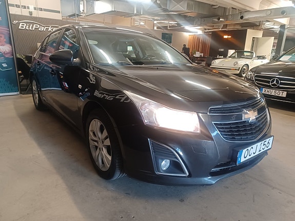 Chevrolet Cruze 4 of 5